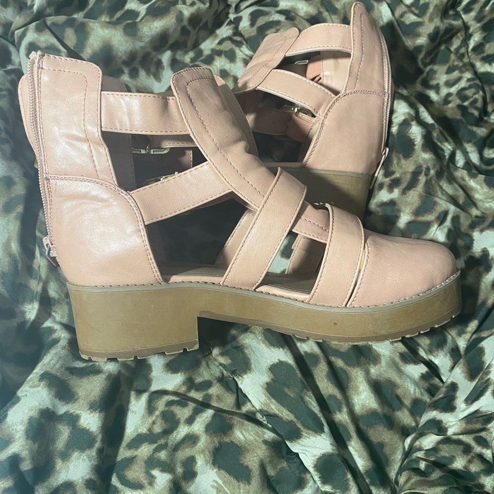 Shoes - Picture 4 of 4